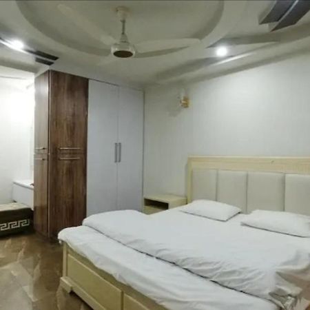 Furnished One-Bedroom Apartment For Rent Λαχόρη Εξωτερικό φωτογραφία