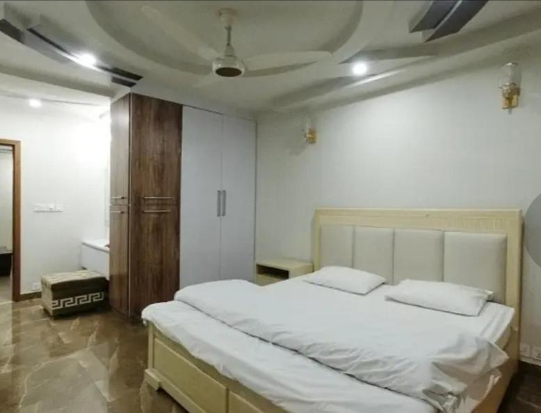 Furnished One-Bedroom Apartment For Rent Λαχόρη Εξωτερικό φωτογραφία